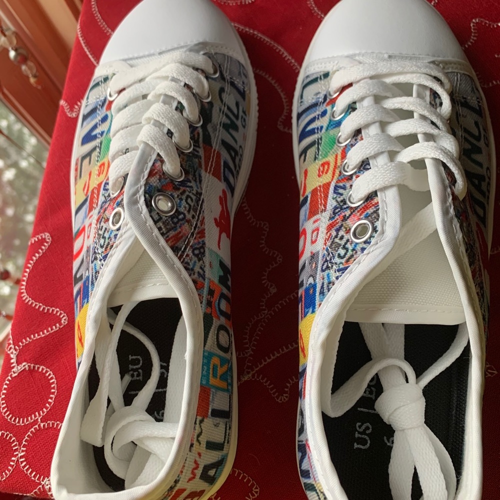 Chuck Taylor-like NIB Sneakers 6  white red blu - Picture 6 of 7